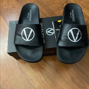 Valentino slide size 7